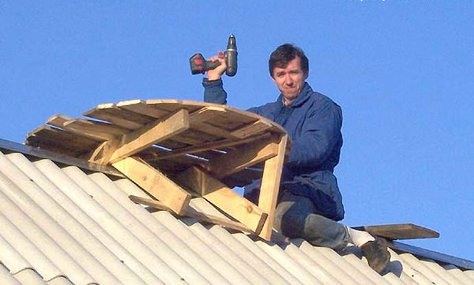 Осмотр гнёзд желательно проводить во второй половине февраля – марте, до прилёта аистов