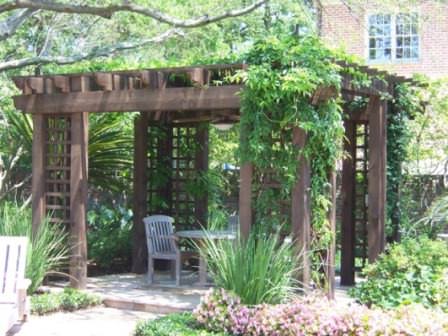 Любая правильно построенная арка на даче будет смотреться идеально
