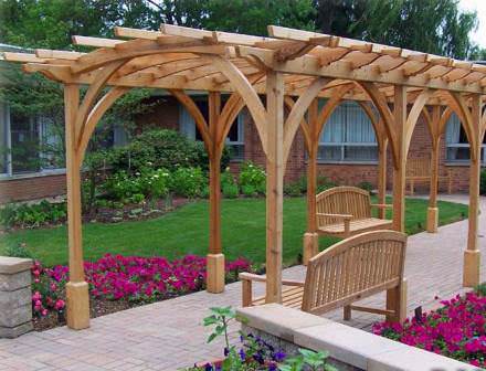 Декоративная разборная арка из дерева с возможностью перемещения по дачному участку