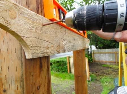 Устройство крыши, а возможно, и накрытие части арки кровельным материалом