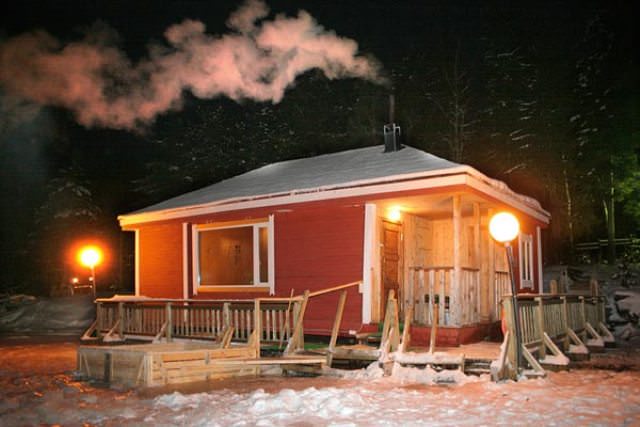 Самое главное для бани, которая может быть сдана в аренду – это небольшое удаление от черты города, природный массив, хорошее качество выполнения