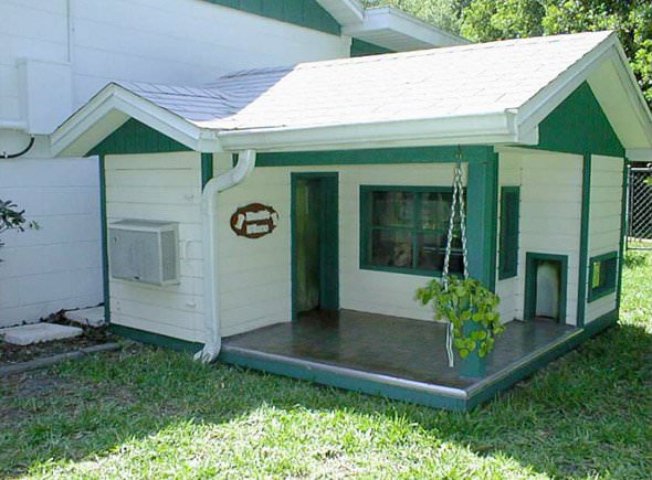 Если подключить фантазию, то из стандартной постройки можно сделать настоящее украшение для участка