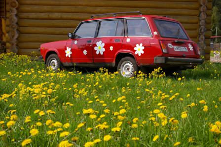 Чтобы машина не стояла под открытым небом на даче, ей необходим хотя бы бюджетный паркинг