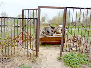 Практически весь дачный мусор можно применить с пользой!