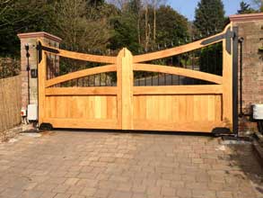 Выбираем лучшие ворота для дачного участка