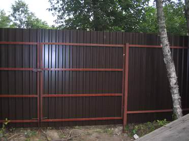 Дачные ворота своими руками возможно сделать и из профнастила!