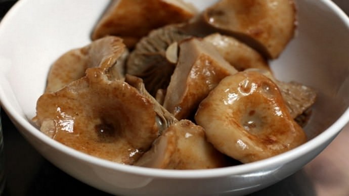 Соление чернушек холодным способом – это достаточно кропотливый, длительный процесс