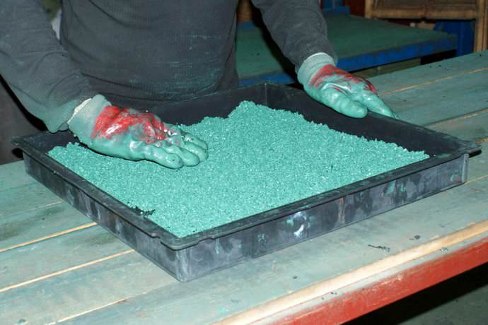 Для самостоятельного изготовления резиновой плитки удобнее всего использовать прямоугольную форму