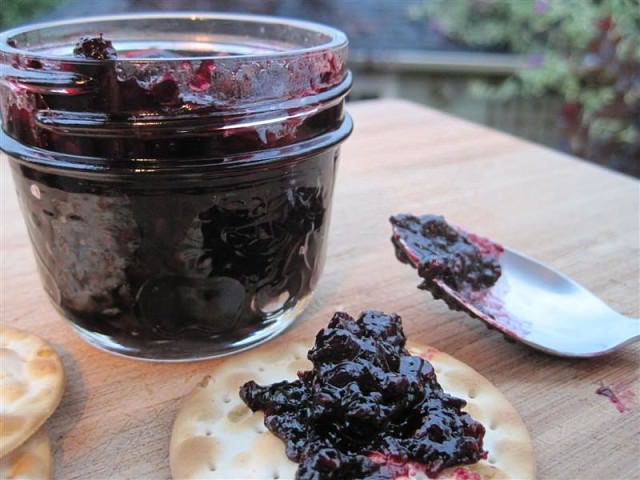 Из черемухи можно приготовить вкусное и полезное варенье