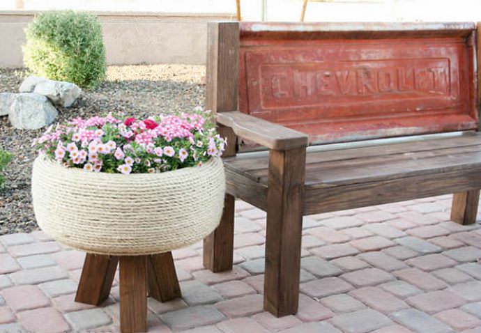 Декоративные элементы из шин всё чаще встречаются на придомовых территориях и дачных участках