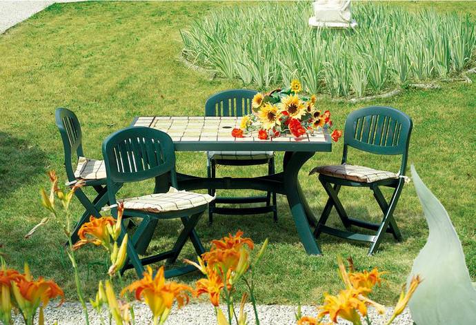 Пластмассовые модели являются идеальным вариантом для эксплуатации на даче