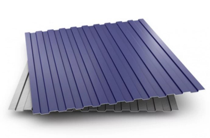 Профлисты, выпускаемые под маркой RN-20 используются при изготовлении заборов и отличаются наличием специального желобка для стока вод