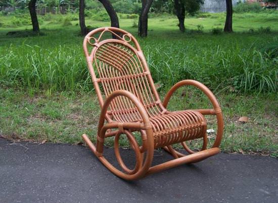Изготовление кресла-качалки своими руками – один из способов оформить зону отдыха приусадебного участка