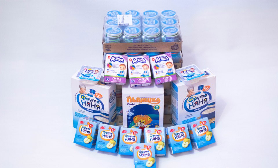 Новорожденным деткам полагается молочная смесь, фруктовое пюре и соки