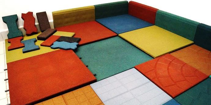 Плитка может быть как однослойной, так и двухслойной, для домашнего и уличного использования