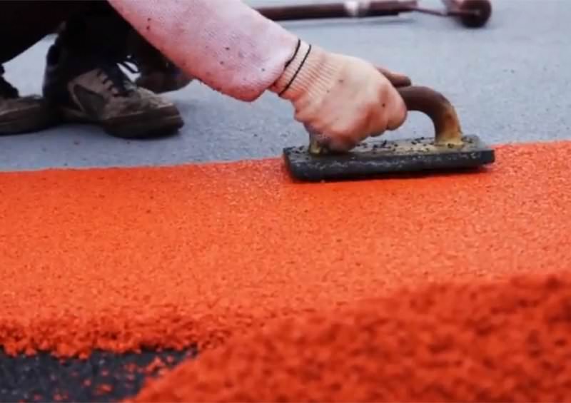 В качестве твердого основания можно использовать бетонную стяжку, асфальт, древесину или металлы