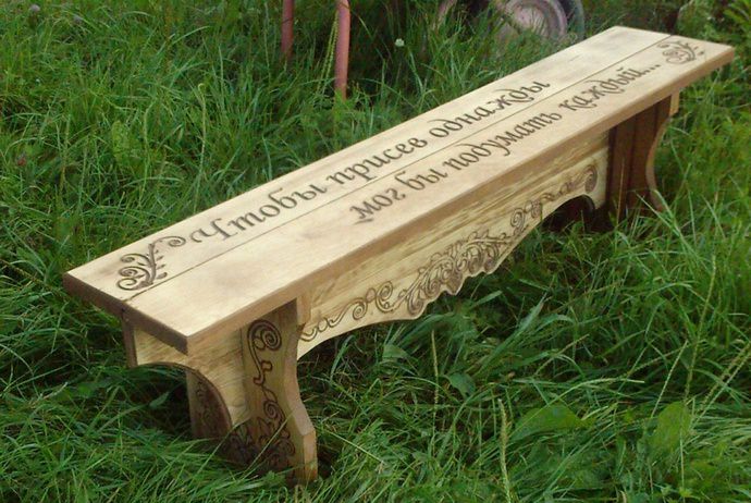 Лавки являются достаточно простым видом изделия, состоящим из пары глухих опор и досок между ними