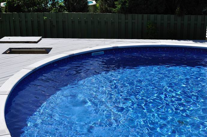 Подогрев воды в бассейнах базируется на низкой потенциальной энергии воздуха