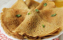 Есть множество рецептов постных блинов, позволяющих соблюсти пост и полакомиться вкусным десертом