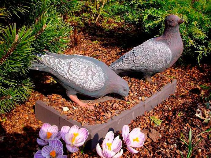 Фигурки для сада должны гармонировать с домом и окружающей территорией