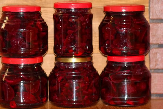 Простой вариант приготовления зимней закуски из свеклы по-грузински знаком многим хозяйкам