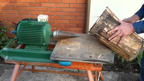 Дровокол предназначен для заготовки дров