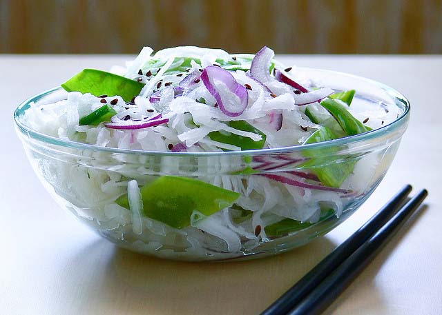 Из белой редьки можно приготовить большое количество вкусных, а главное, очень полезных блюд