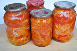 На зиму этот салат готовят многие