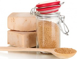 Популярная у отечественных огородников подкормка помидоров дрожжами заслуживает чаще всего положительные отзывы