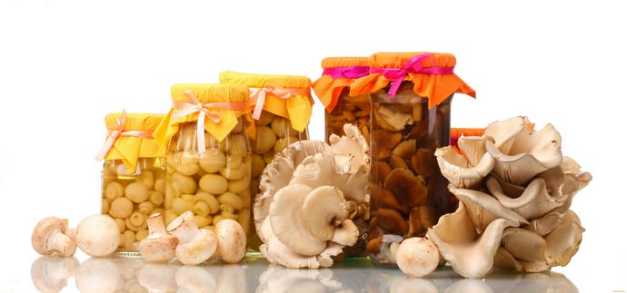 Нельзя употреблять в пищу грибные блюда детям дошкольного возраста и людям, имеющим болезни почек и желудочно-кишечного тракта