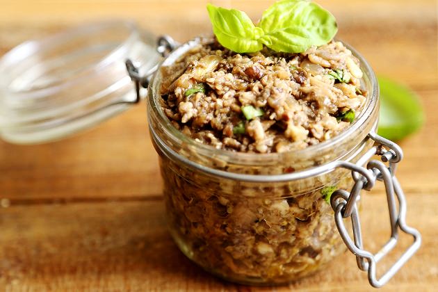 Из говорушек готовят невероятно вкусную грибную икру