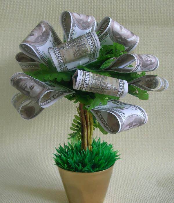 Топиарий из денег — это великолепное украшение для дома и офиса