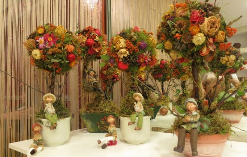 Топиарий своими руками необязательно делать на праздники или для занятия ребенка, собирать такие поделки - хорошее хобби