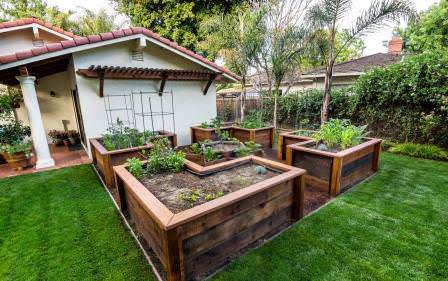 Высокие грядки являются одним из популярных способов организации огородного хозяйства или цветника