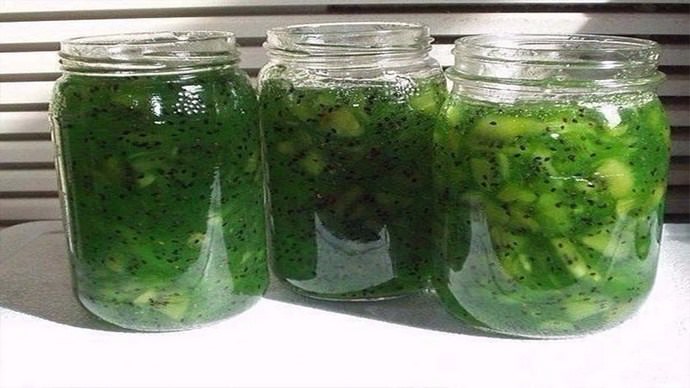 Добиться того, чтобы консервация приобрела насыщенный изумрудный оттенок, можно с помощью двух секретных компонентов