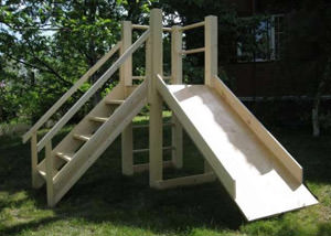 Детская горка – хорошее решение для детской площадки на даче