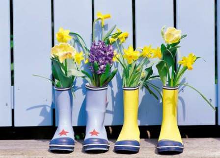 Cегодня мы готовы подсказать вам еще несколько направлений использования старых вещей на даче