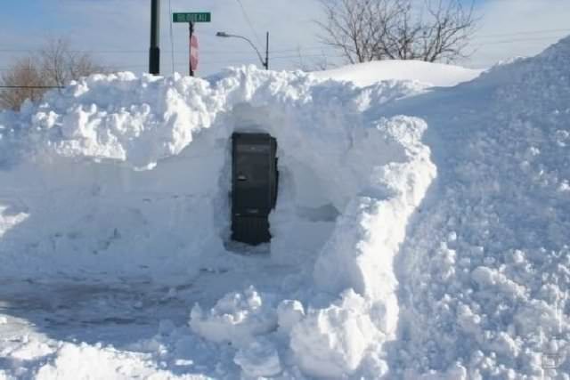 Если снега много, и метель постоянно его наметает его, то можно ни о чем более не думать