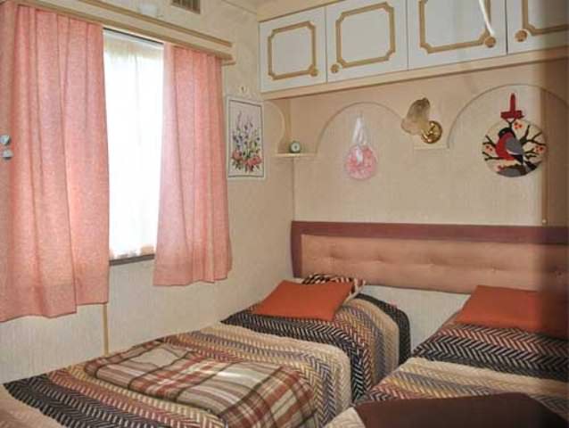 Самая же важная мебель – мебель для отдыха. Тут уже по требованиям к комфорту – кровати, диваны, раскладные кресла, кушетки, топчаны или раскладушки