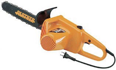 Хорошая электропила поможет со стройкой и заготовкой дров на зиму