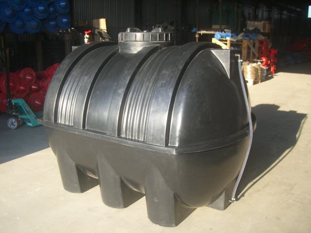 Как устанавливается емкость для воды на даче и что для этого необходимо?