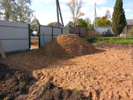 Преобразование рельефа дачного участка для установки качественных ограждений