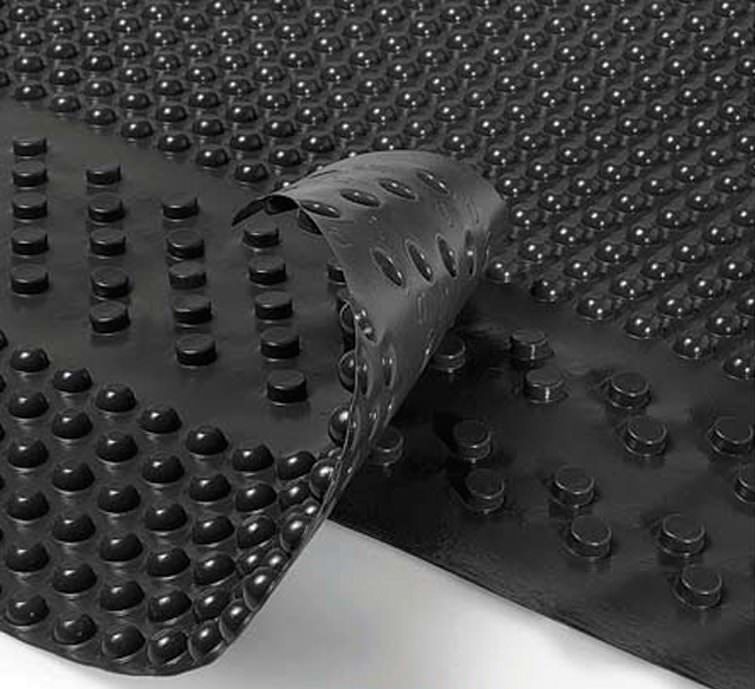 Подобная гидроизоляция возможна внутри бассейна только в том случае, если в виде покрытия используется ПВХ мембрана