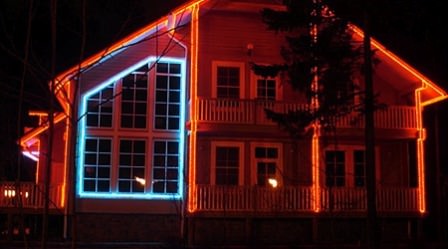 Определенного вида световые ленты могут содержать в себе даже полсотни самых разнообразных расцветок, но при этом требуют специального дооснащения