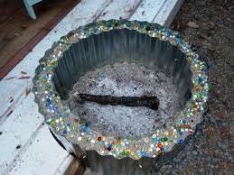 В пространство между кругами засыпаем мелкий гравий и песок