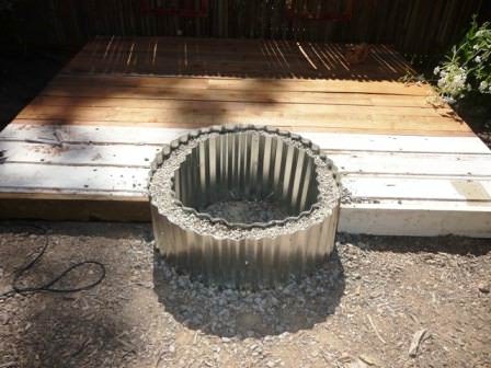 Такое костровое место лучше поставить на дощатую палубу