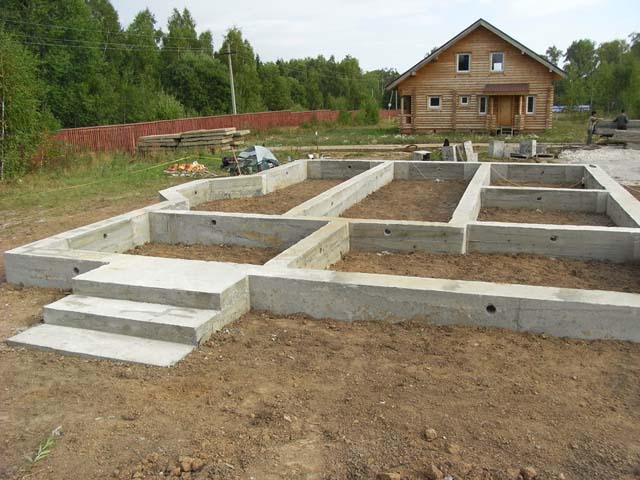 Проверка содержания почвы на дачном участке поможет не только с выращиванием овощей и фруктов, ягод и зелени, но в некоторых случаях подскажет и возможности строительства на определенной территории