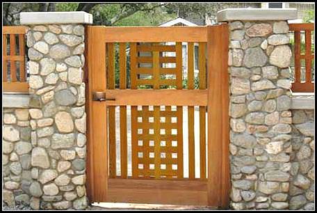 Дачная калитка из дерева, собрать которую можно самостоятельно