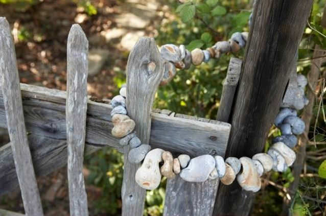 Оригинальное украшение дачной калитки своими руками