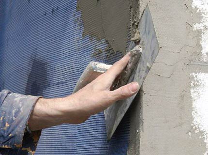 Всегда есть выбор — только утеплить кладовку, или же довести ее до ума, произведя последующую отделку материала